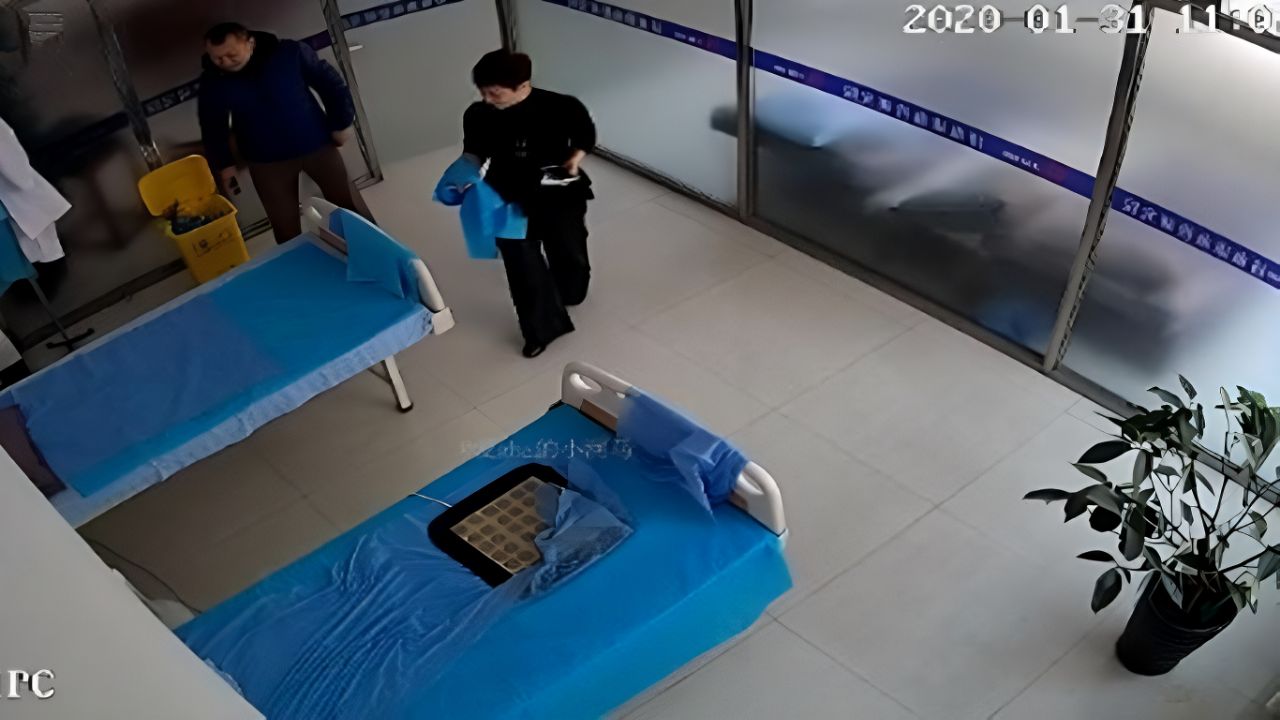 摄像头破解-某医院两领导！相约到隔离病房偷情！院长老当益壮