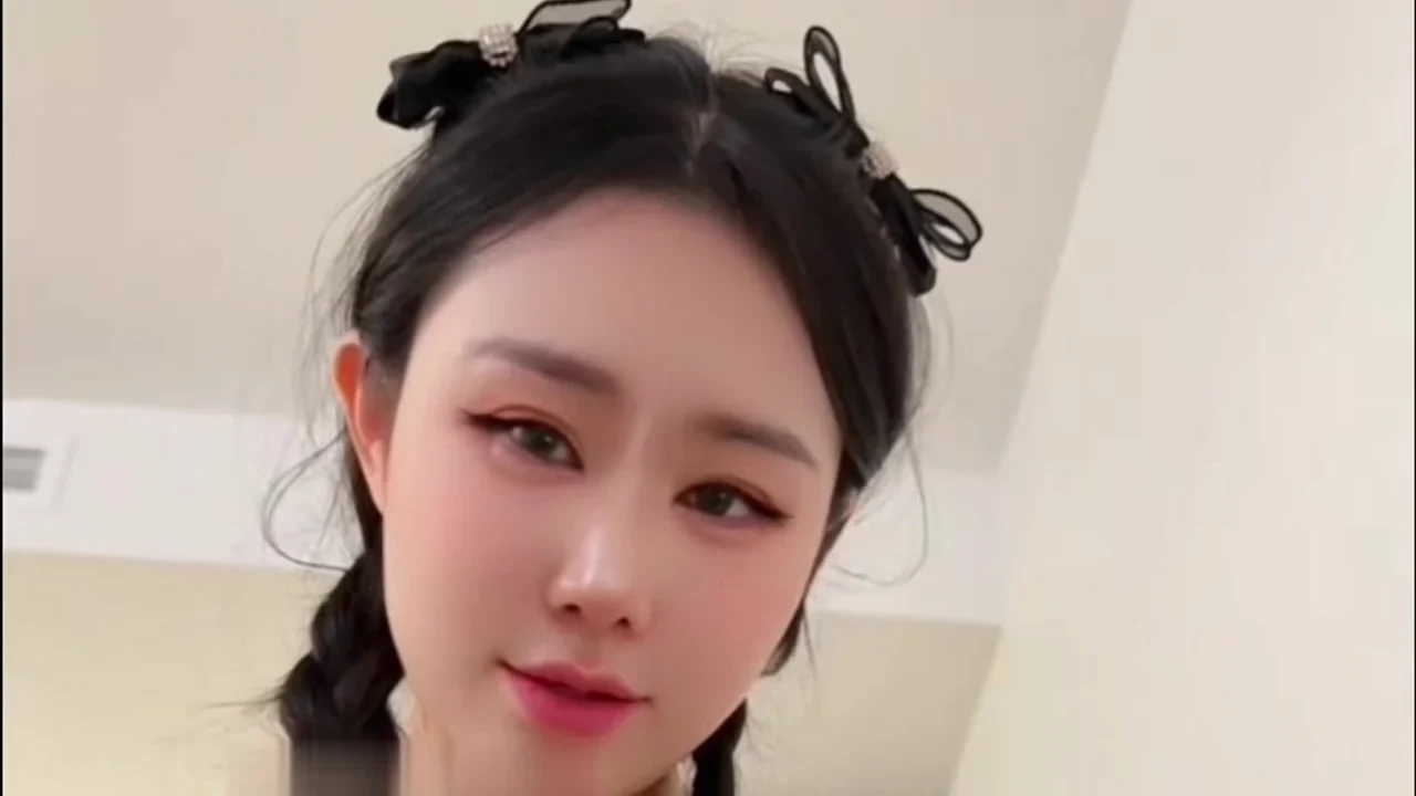 汐梦瑶 汐梦瑶的私人教学 荧光绿瑜伽裤袜 健身教练的色情教学足交 深喉内射