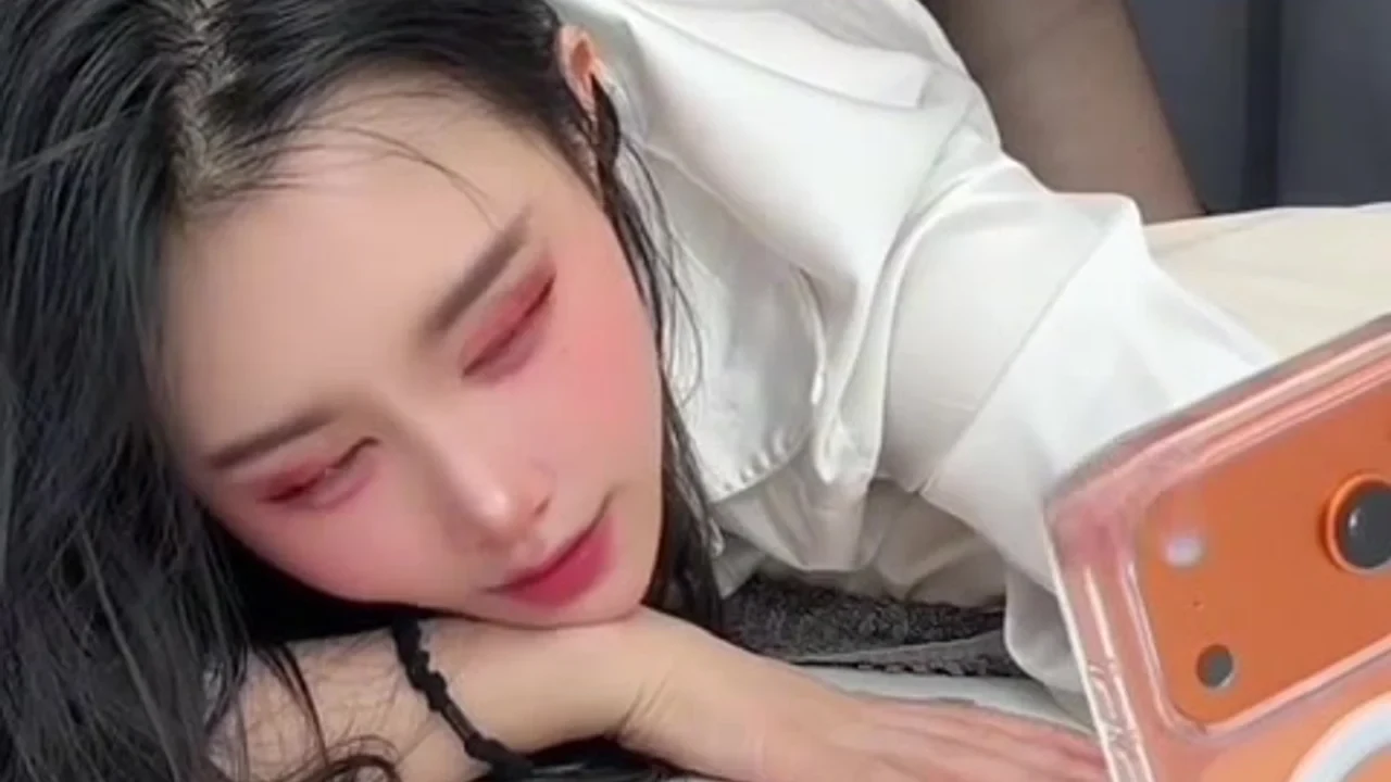 推特网黄汐梦瑶剧情系列健身回来的姐姐勾引弟弟 瑶瑶生理小课堂 第三节 口交教学赶紧喊你老婆学起来