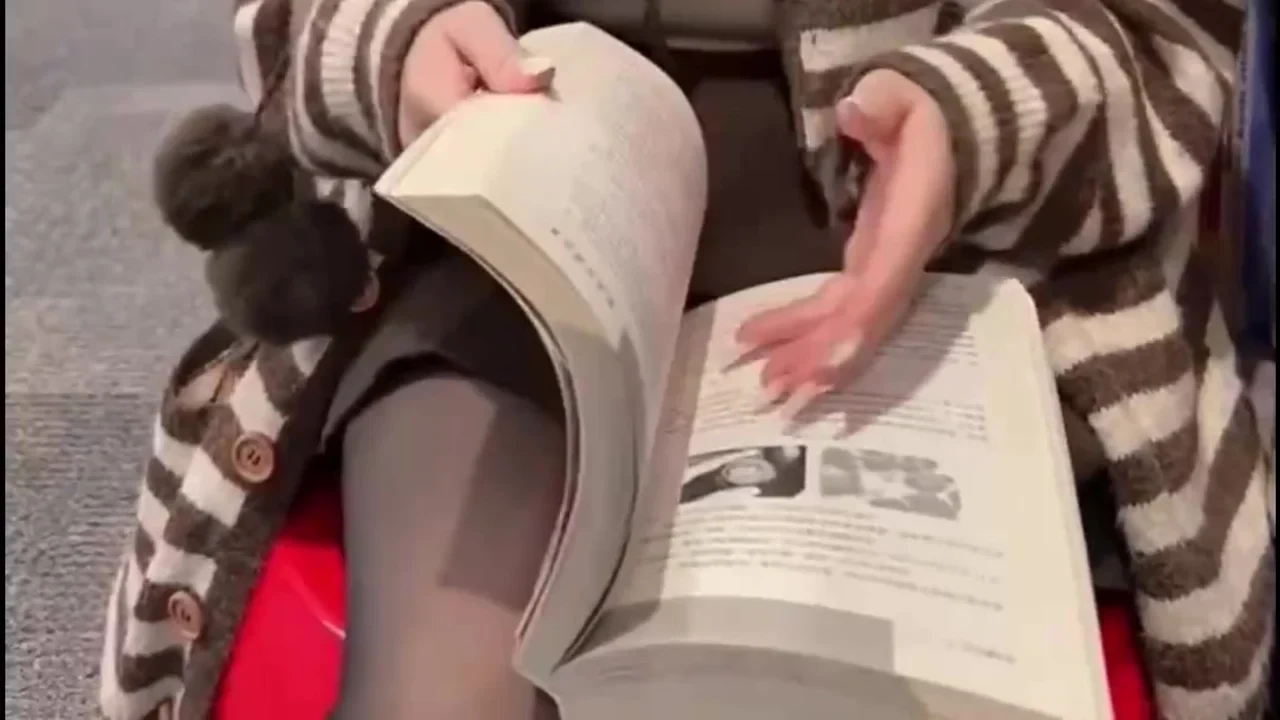 汐梦瑶 每日福利黑丝母狗图书馆补习 上演紧张刺激的做爱时刻！