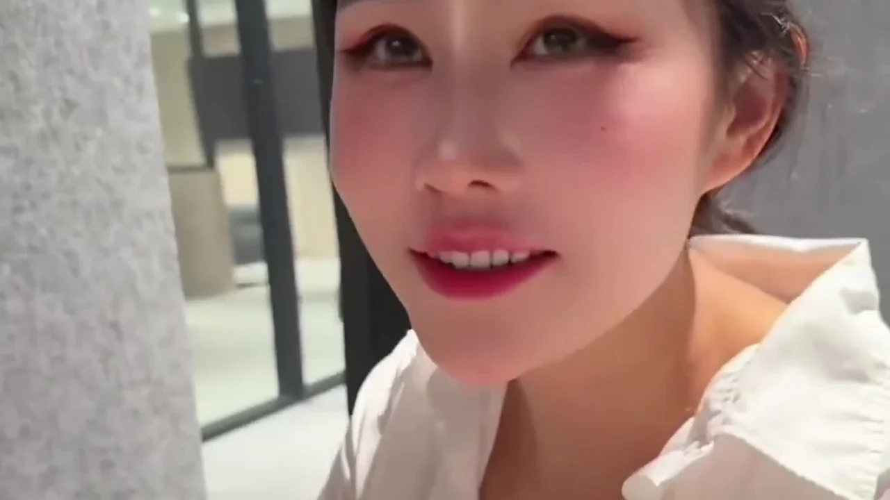 汐梦瑶 最新作品 玻璃临时休息房 做爱被偷看立马吓得提裤子